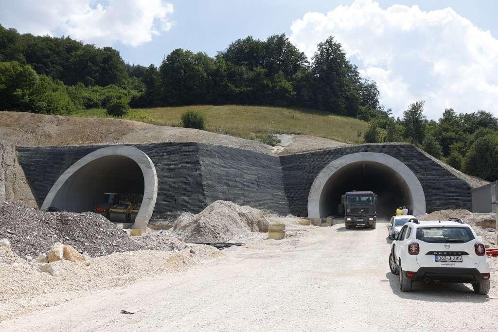 Završetak radova planiran do kraja mjeseca: Pogledajte kako izgleda vožnja kroz tunel Ivan