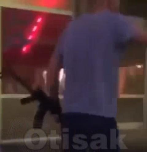 Video / Mladić šetao centrom Brčkog sa puškom u rukama