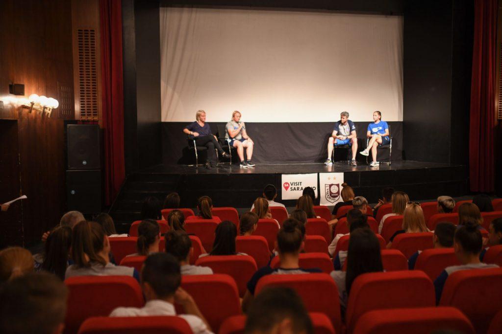 Nakon projekcije filma, održana je i kratka debata na temu razvoja ženskog fudbala - Avaz