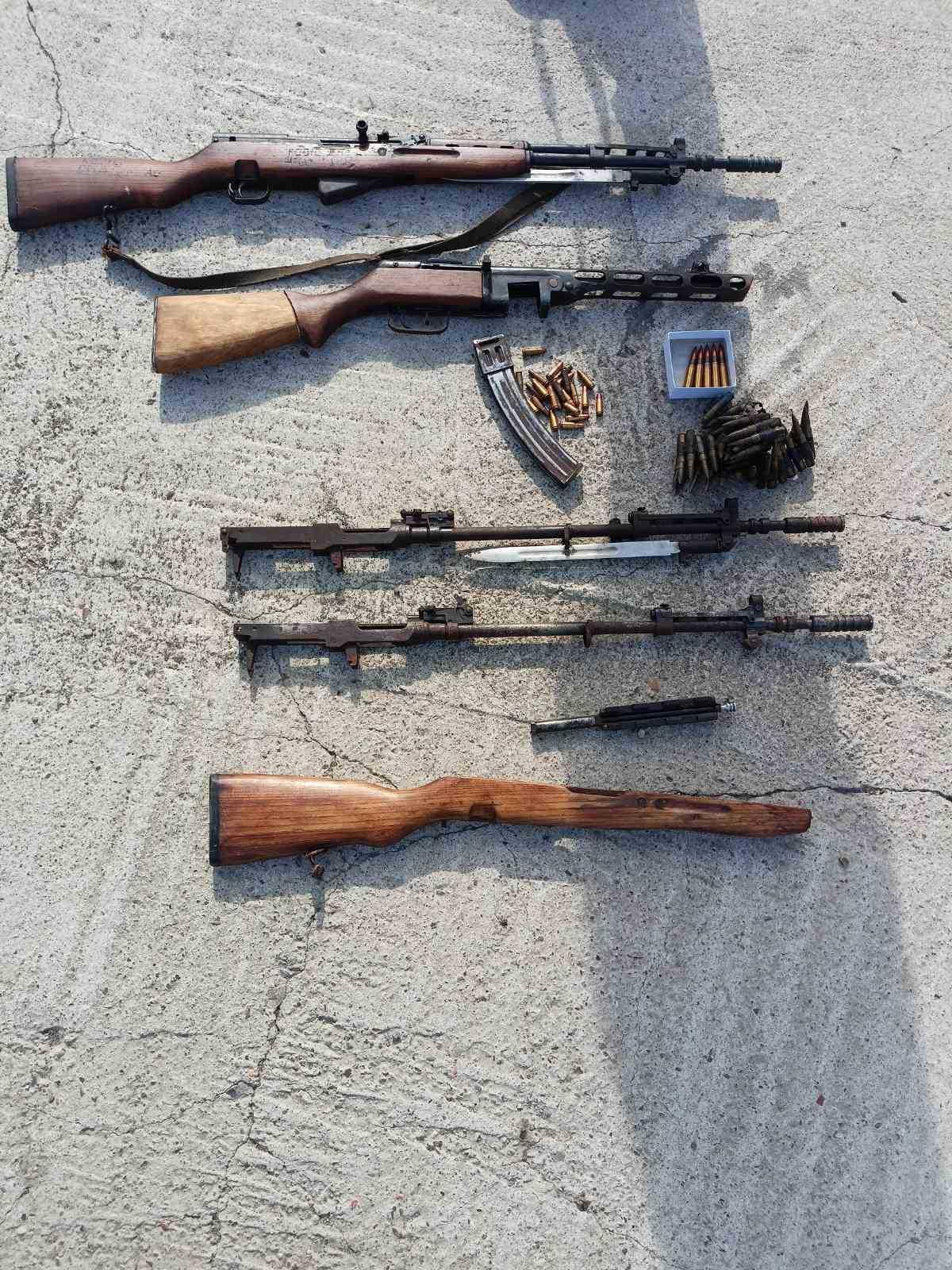 Oružje pronađeno prilikom pretresa - Avaz