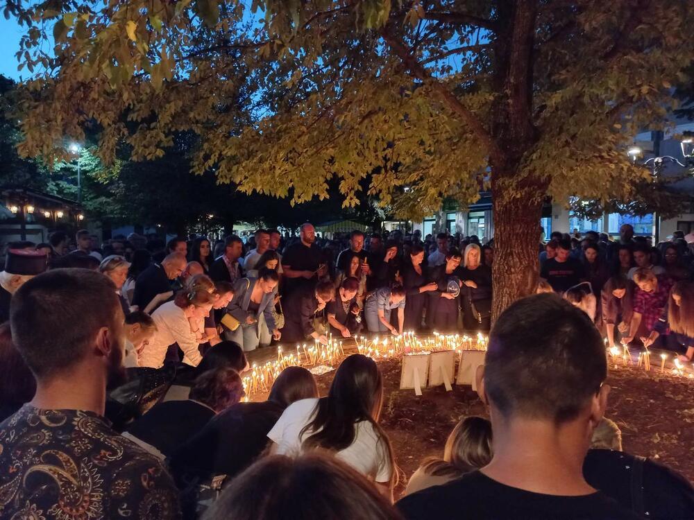 Cetinjani zapalili svijeće za preminule u masakru - Avaz