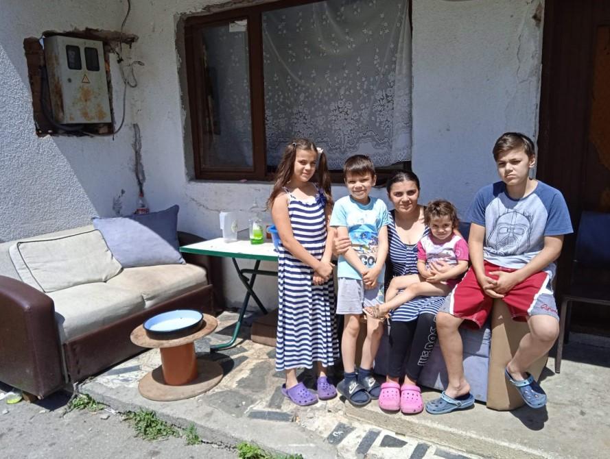 Porodica Hodžić živi u kući golih zidova, bez vode i osnovnih kućnih potrepština