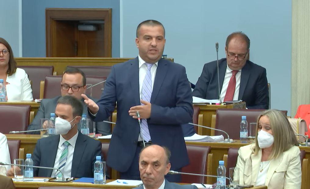 Poslanik SDP-a Abazoviću: Meni, Bošnjaku, muslimanu, spočitavati da mrzim Albance, mislim da ide ispod Vašeg i mog nivoa