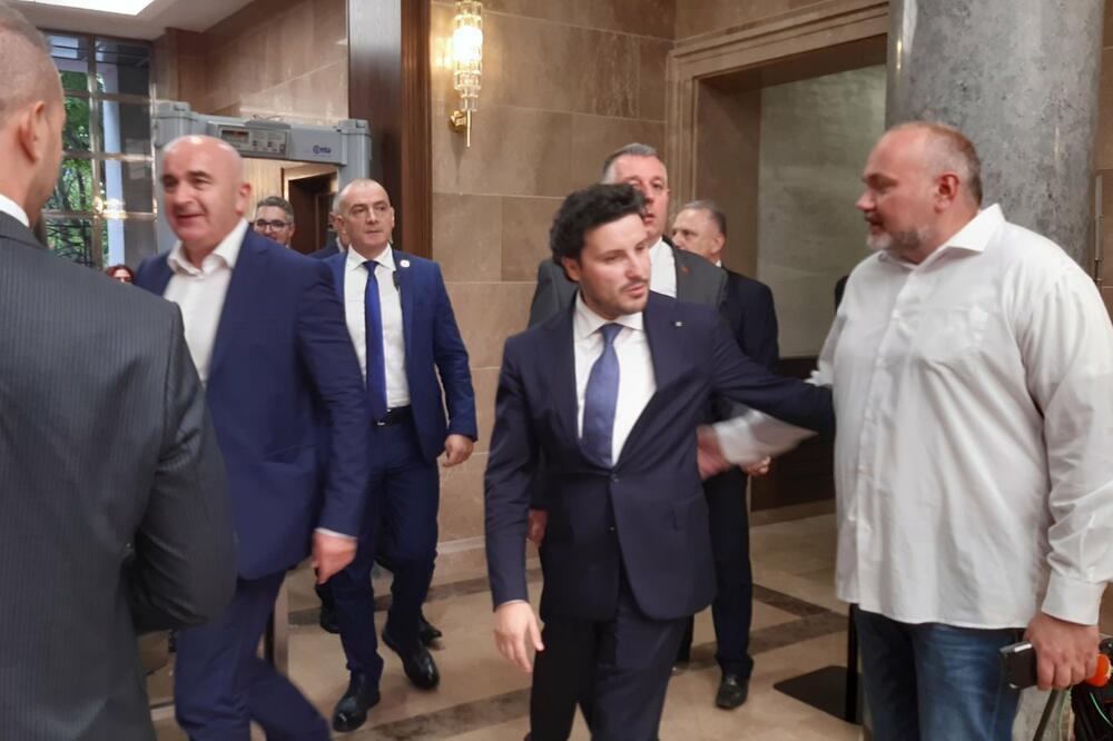 Abazović stigao na sastanak lidera stare parlamentarne većine