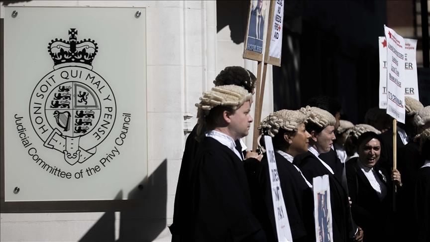 UK lawyers vote to strike over pay disputes