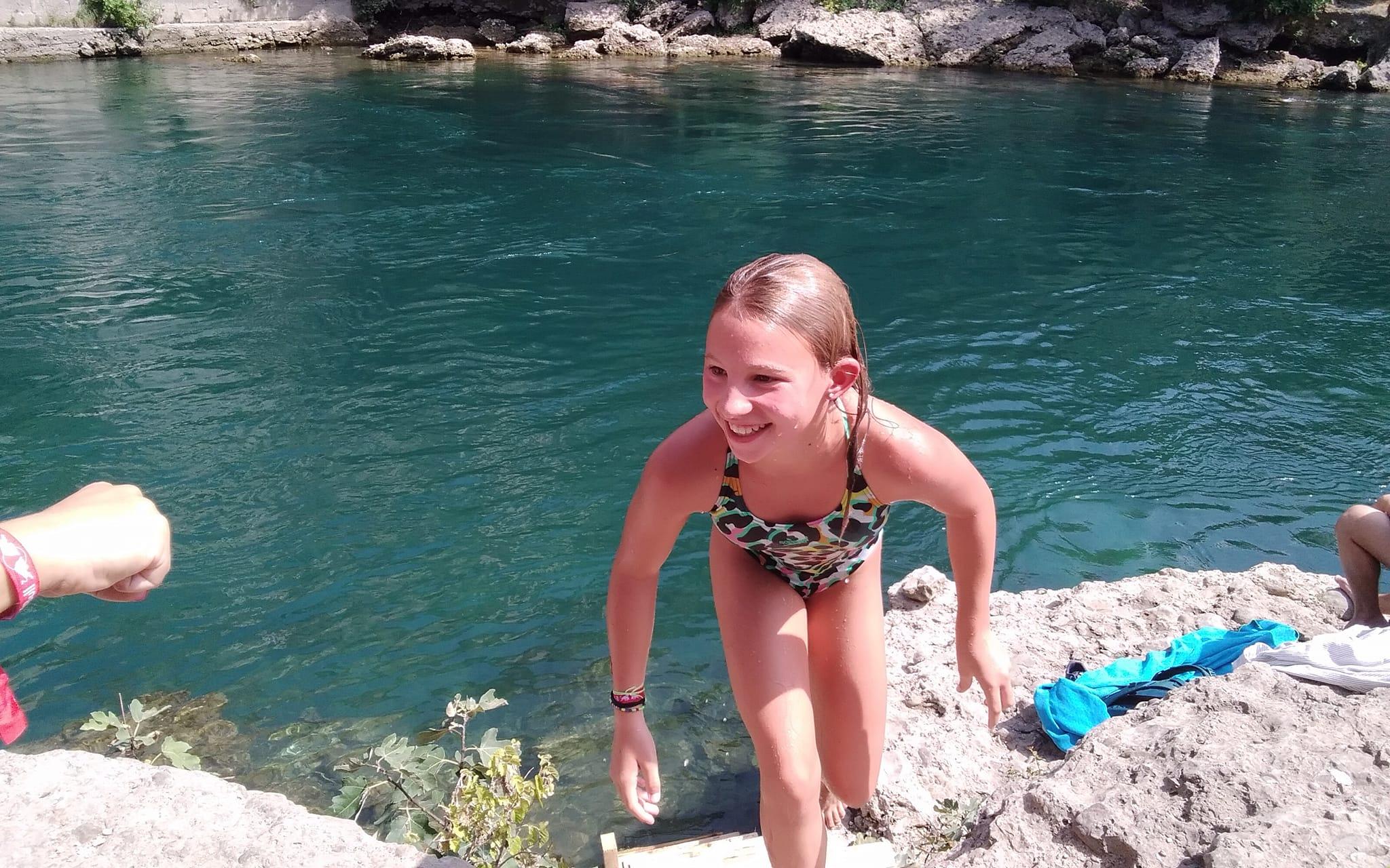 "Avaz" otkriva: Ko je djevojčica koja je skočila sa Starog mosta u Mostaru, javio se njen otac