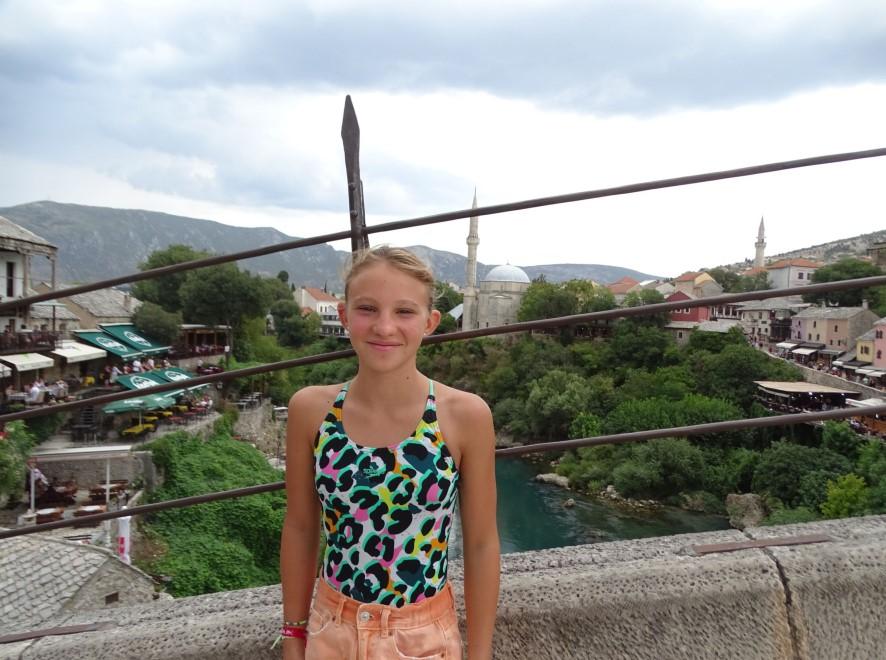 Pronašli smo djevojčicu Taru Vesić koja je skočila sa Starog mosta: Bilo je malo čudno, ali nisam se uplašila