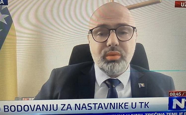 Oglasio se ministar Omerović: Meni ne trebaju filteri, nemam problem sa svojim izgledom
