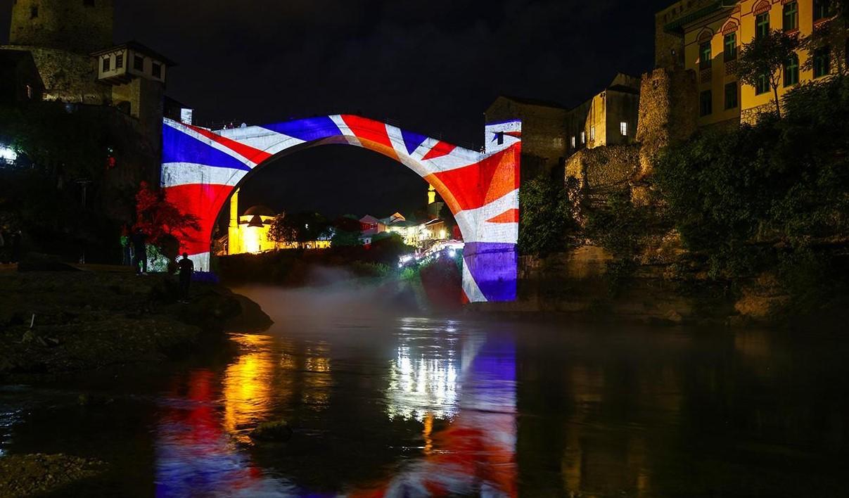 Stari most u Mostaru - Avaz