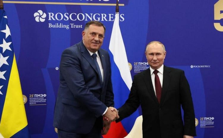 Milorad Dodik i Vladimir Putin prilikom susjeta u junu - Avaz