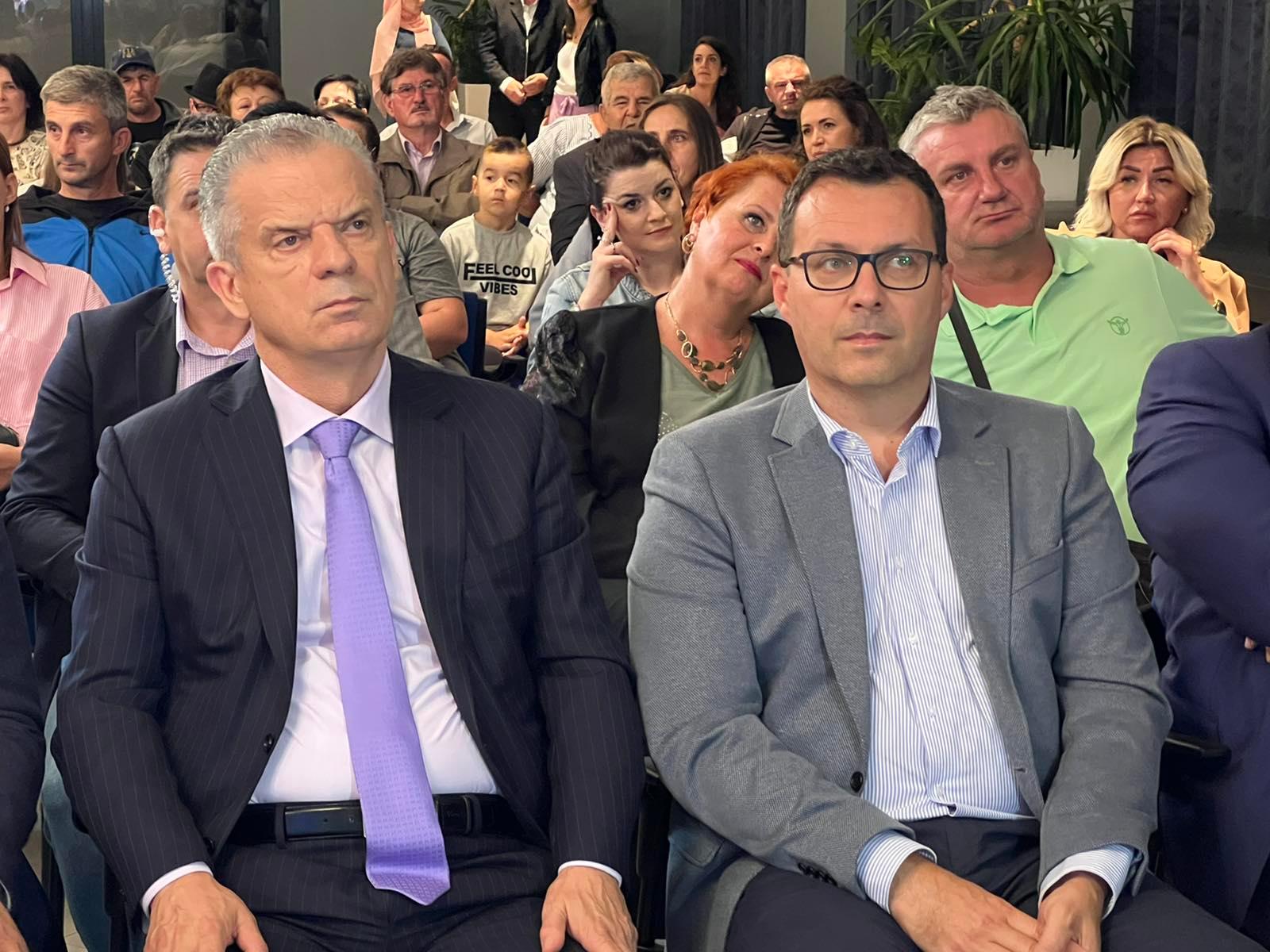 Predsjednik SBB-a Fahrudin Radončić i ministar Nermin Džindić - Avaz