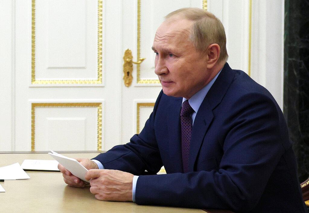 Općinski zastupnici u 18 okruga Moskve i Sankt Peterburga u peticiji traže Putinovu ostavku
