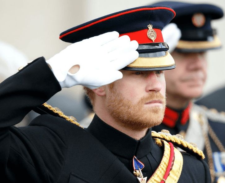 Princ Hari će nositi uniformu na bdjenje za kraljicu Elizabetu