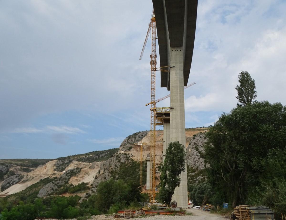 Nakon pritiska na izvođače radovi ubrzani: Do kraja oktobra spajanje najvišeg stuba na mostu Počitelj