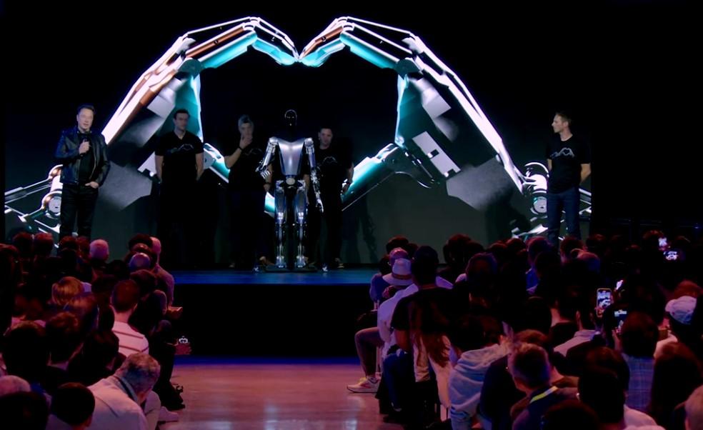Ilon Mask predstavio svog humanoidnog robota