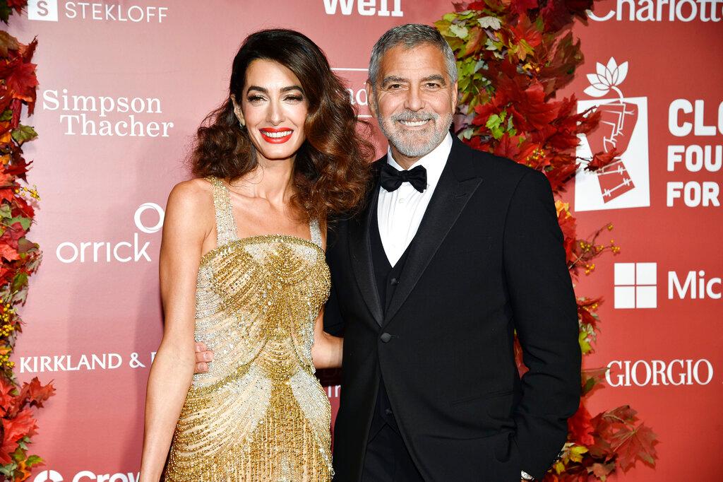 Sve oči uprte u Klunijevu suprugu: Amal zablistala u "Versace" haljini