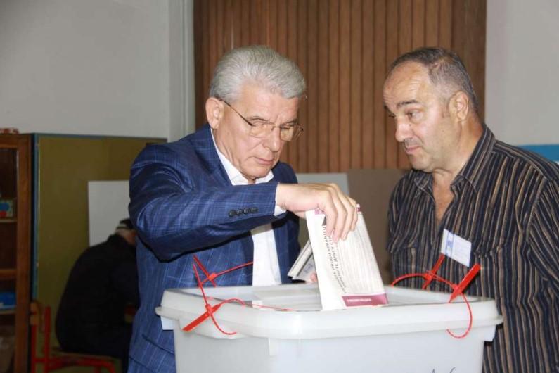 Džaferović glasao u Zenici, očekuje "što kvalitetniju reprezentaciju"