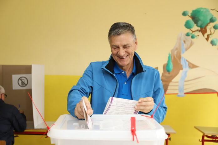 Kasumović obavio građansku dužnost: Glasajte, nemojte kukati poslije 3. oktobra