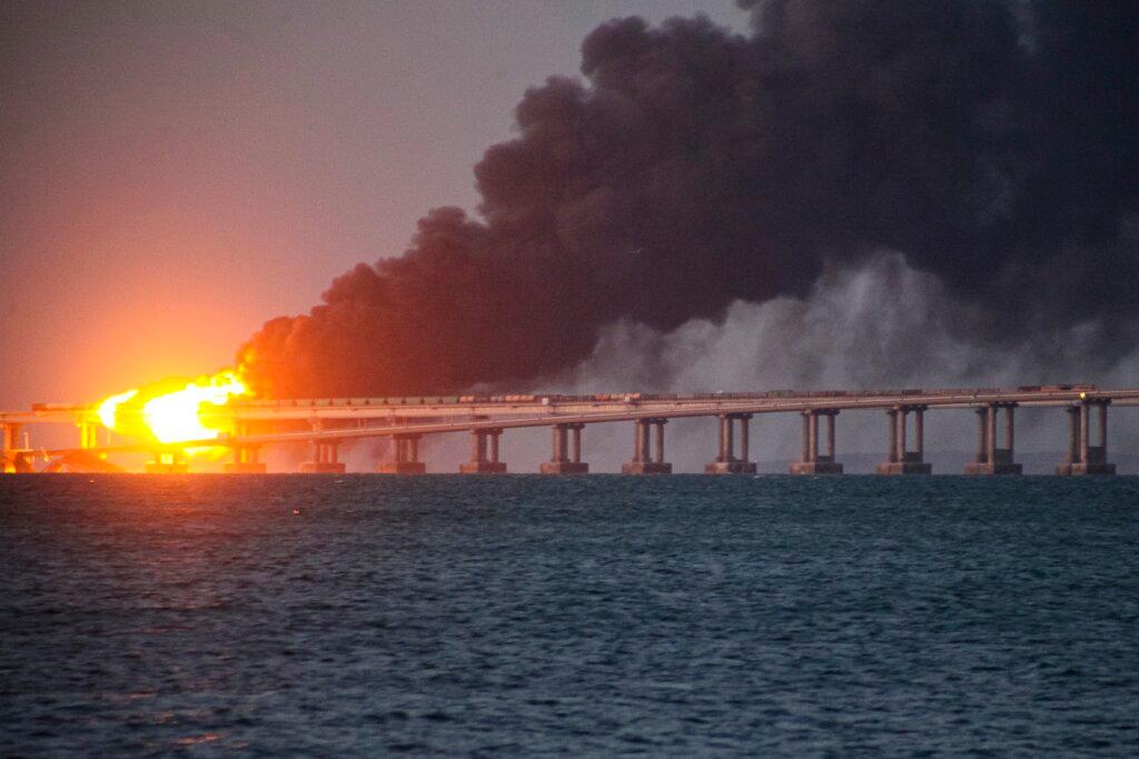 Trenutak eksplozije na Krimskom mostu - Avaz