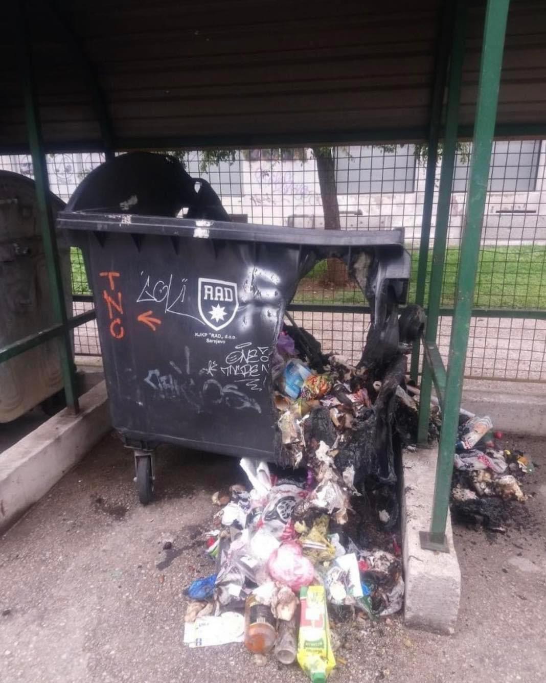 Iskaljuju bijes na javnoj imovini: Vandali uništavaju kontejnere