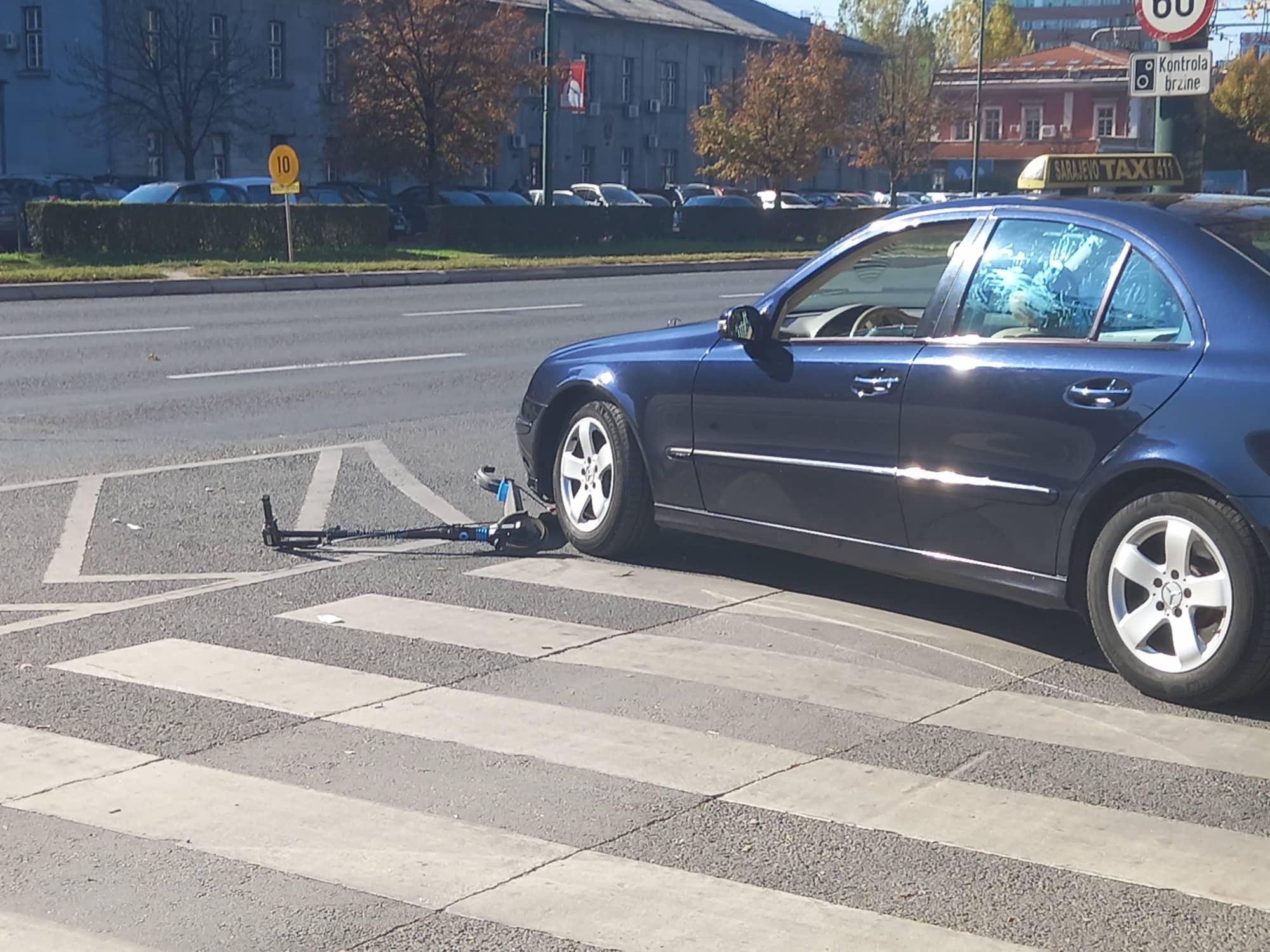 Nesreća u Sarajevu: Taksista udario ženu na romobilu