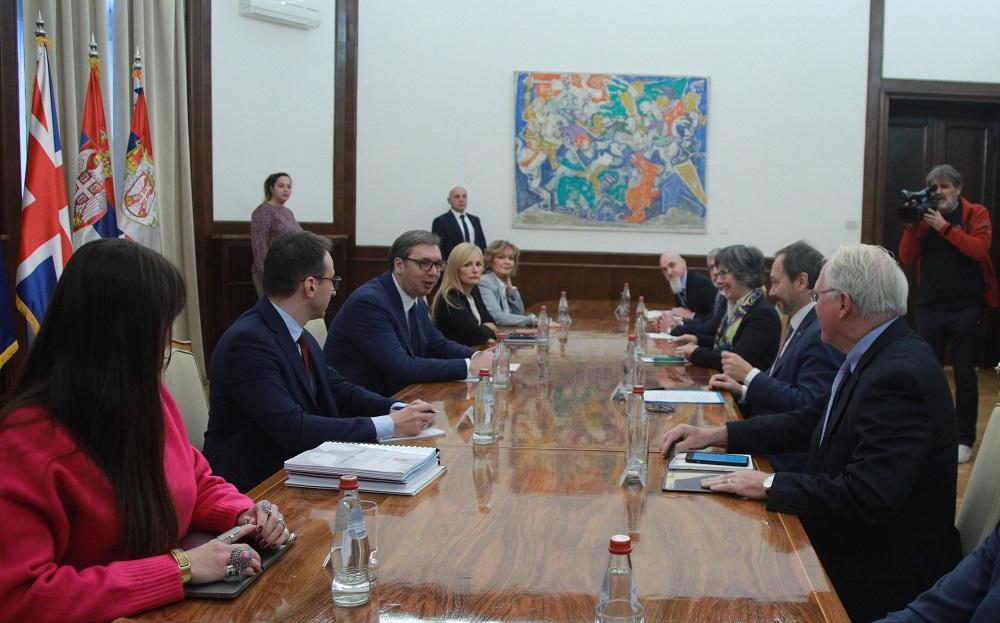 Vučić istakao zabrinutost zbog mogućih tenzija, ambasadori Kvinte mu uručili zajednički dokument
