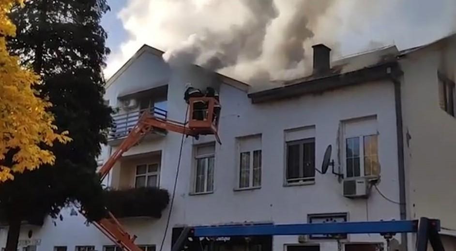 Požar u potkrovlju stambene zgrade: Vatrogasci brzo intervenirali