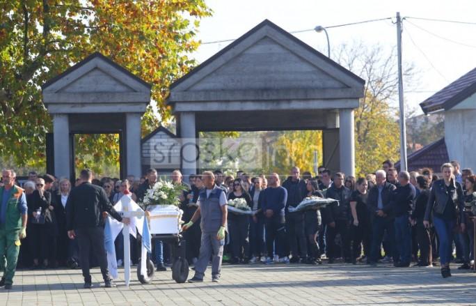 Plač i jecaji u porodici Dulića posle gubitka voljenog sina, brata, unuka, rođaka, prijatelja - Avaz