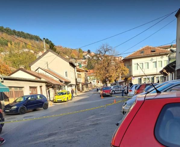 Drama na Vratniku: Automobilom udario u tri parkirana vozila, pa došlo do sukoba između vozača