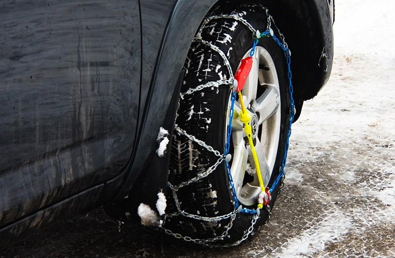 Vozači se upozoravaju: Od danas obavezno posjedovanje zimske opreme
