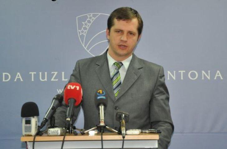 Od 11. februara 2011. godine postao je ministar za pravosuđe i upravu u Vladi Tuzlanskog kantona - Avaz