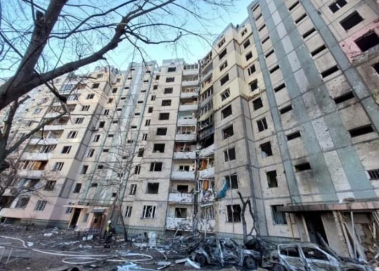 Zgrada nakon bombardovanja - Avaz
