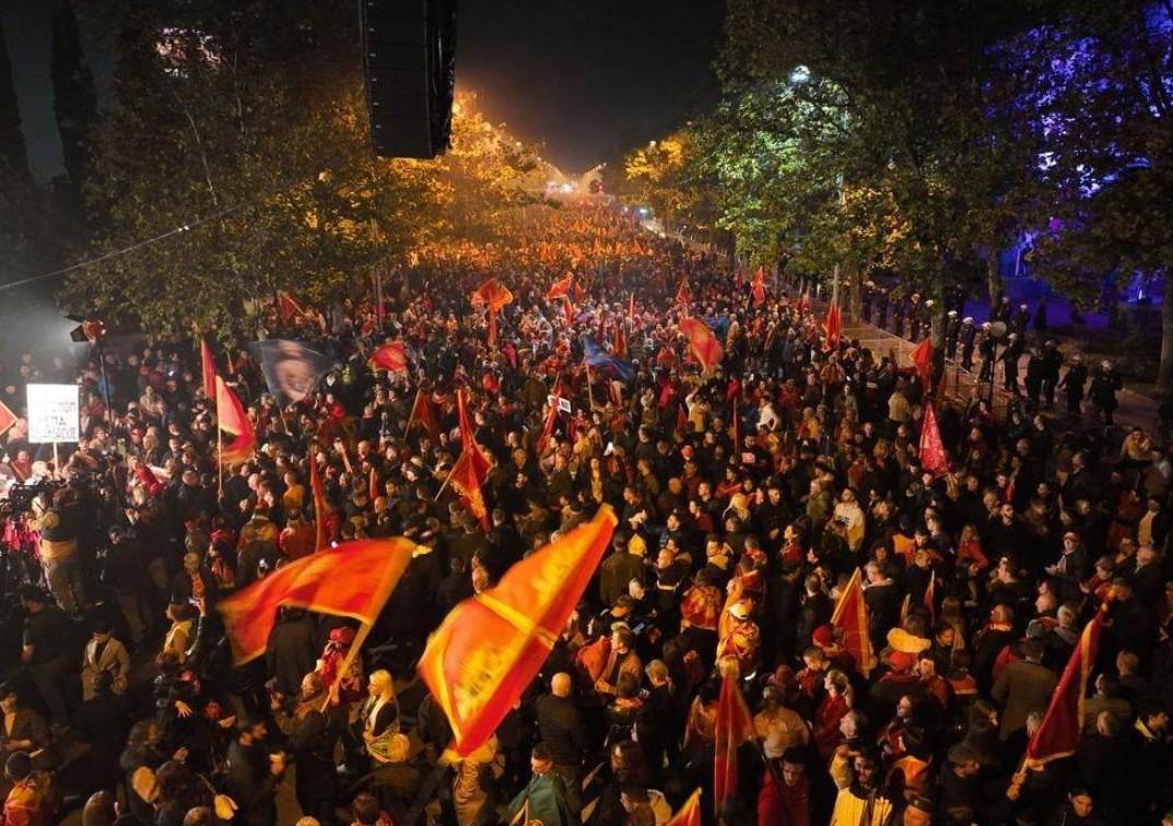 Počeo drugi protest "Ima nas": Više hiljada građana ispred Skupštine Crne Gore