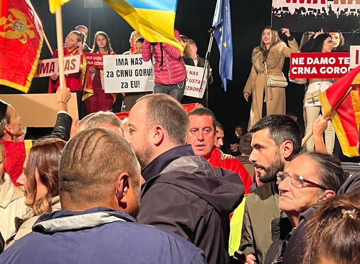Ispred Skupštine Crne Gore u Podgorici večeras se održava drugi protest - Avaz