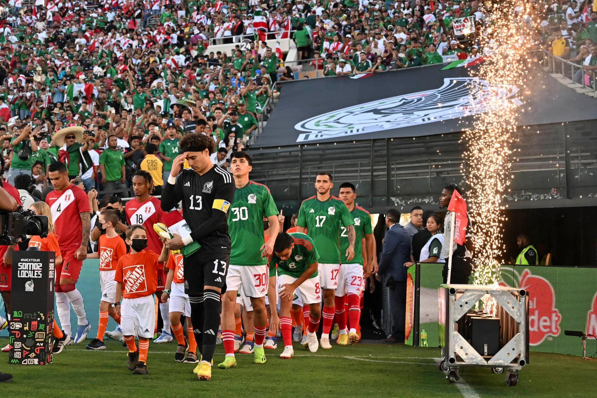 Meksiko i Poljska u Kataru igraju fudbalski meč nakon 44 godine