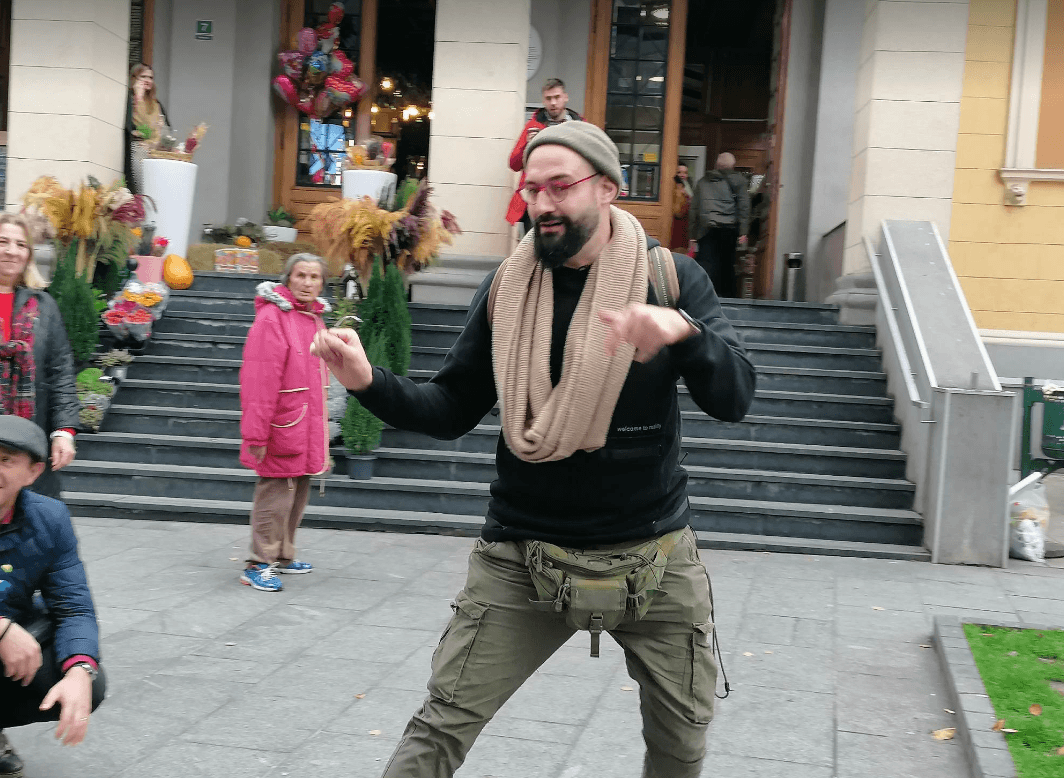 Sjajna atmosfera: Marko Louis zapjevao ispred sarajevske Tržnice