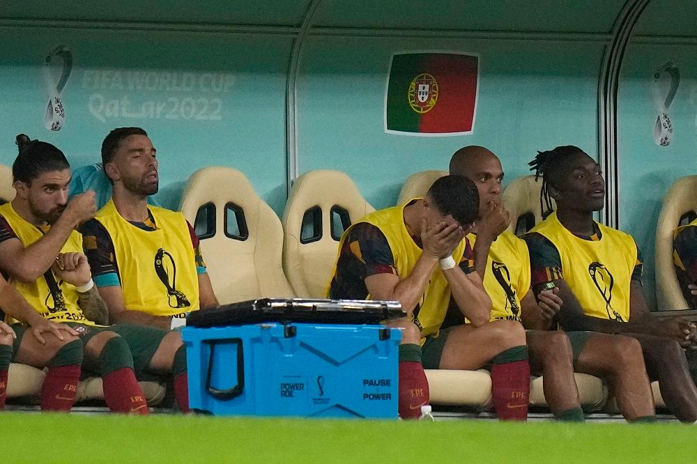 Iako ne igra, brojne kamere prate samo njega: Pogledajte kako Ronaldo s klupe gleda važnu utakmicu Portugala
