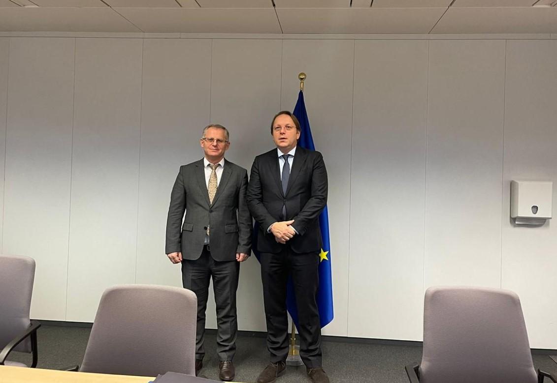 Bislimi se sastao s Varheljijem: Kosovo će podnijeti zahtjev za članstvo u EU