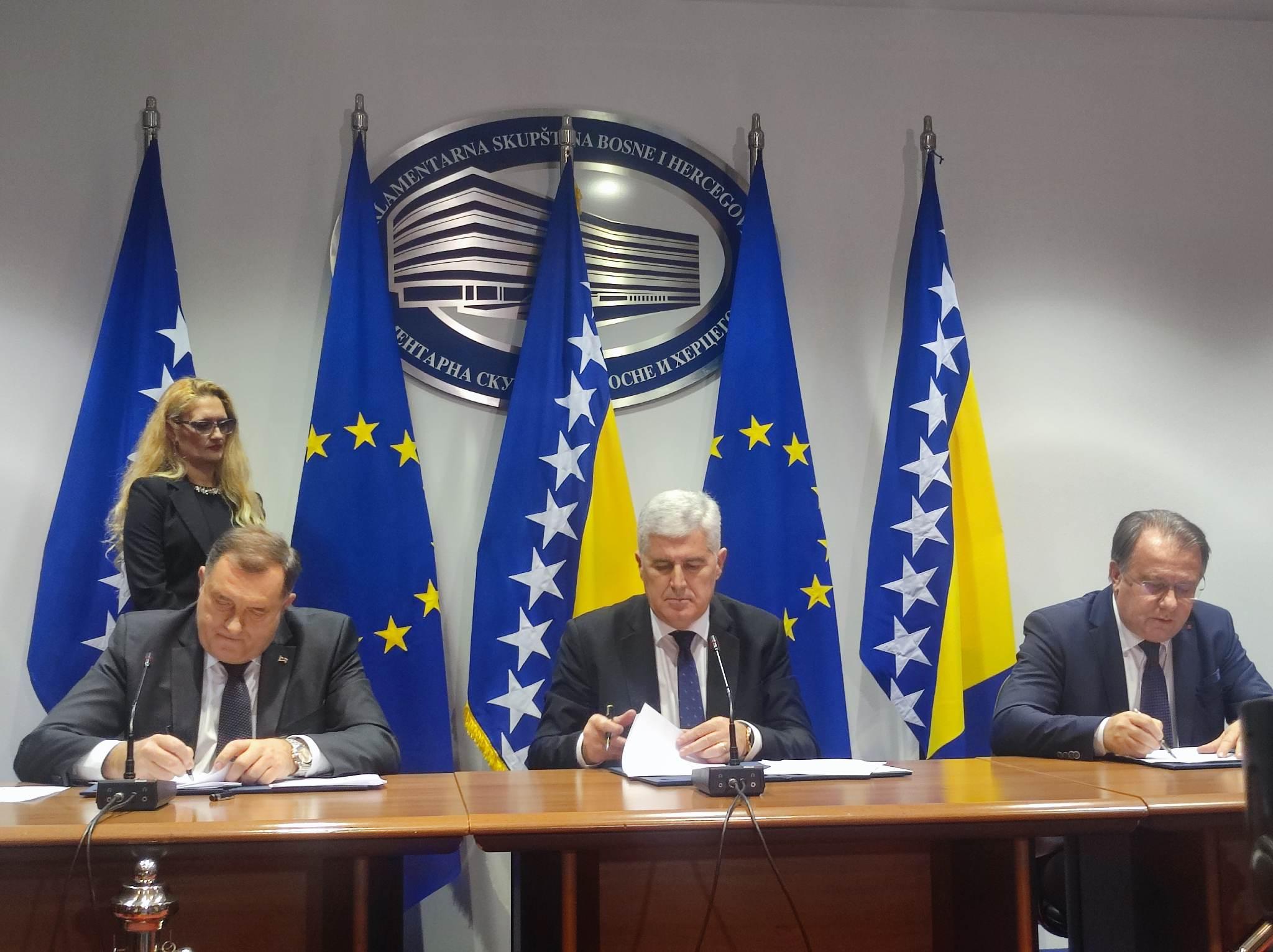 Ozvaničena državna vlast: Dodik, Čović i Nikšić potpisali sporazum