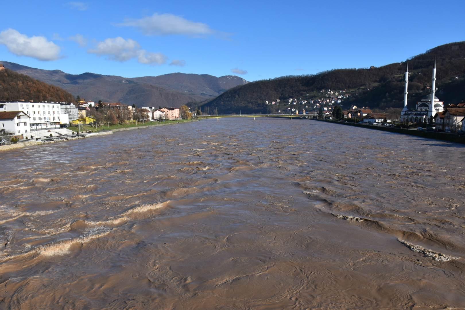 U porastu vodostaj Drine, moguće je i njeno izlijevanje