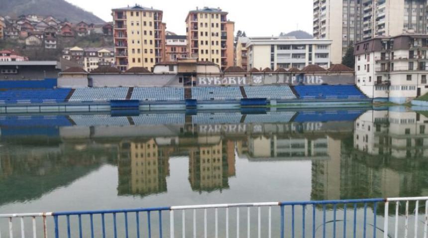 Gradski stadion u Zvorniku potopila rijeka Drina