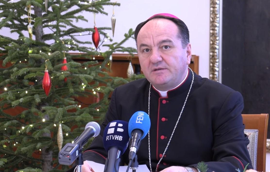 Čestitka mostarskog biskupa Petra Palića: Božić se slavi u miru i ratu, u krizi i blagostanju