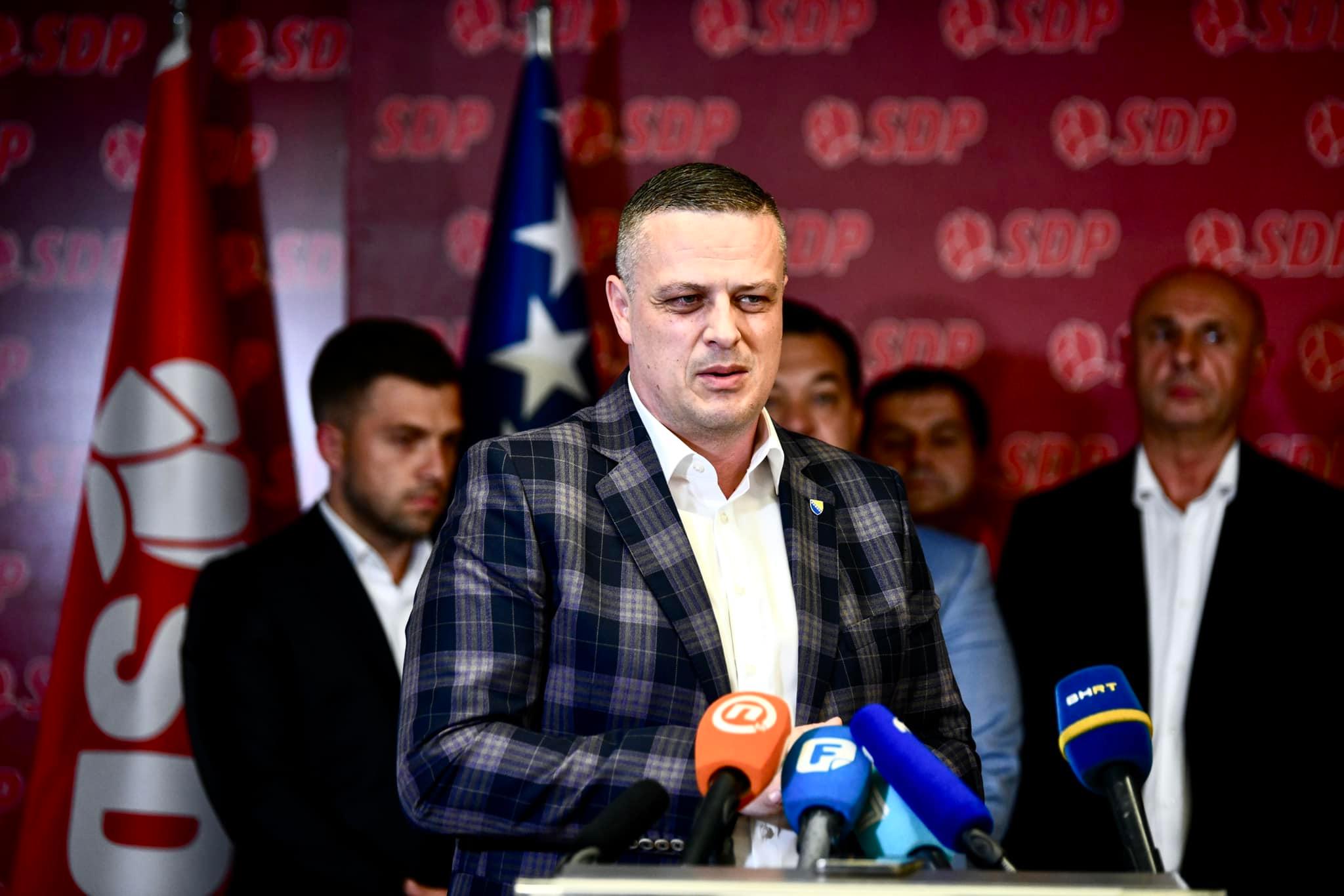 Mijatović uoči sjednice NSRS: Pokret za državu će glasati protiv Zakona o nepokretnoj imovini