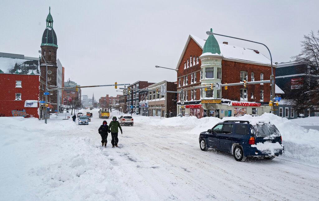 Još nije kraj velike oluje u SAD: Ljudi umirali u autima i u snijegu