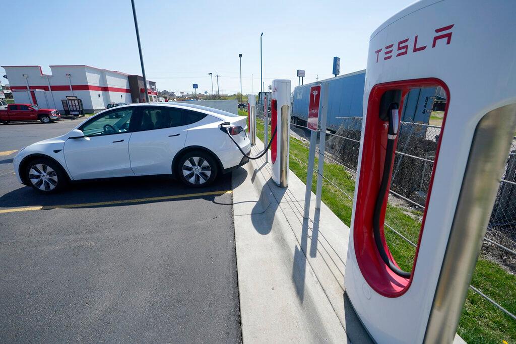 Tesla u 2022. godini prodala rekordnih 1,3 miliona električnih vozila