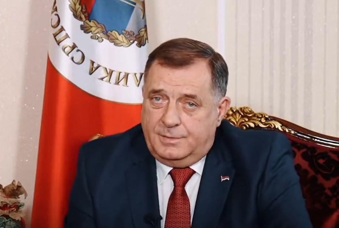 Dodik čestitao Božić: Želim da ga proslavite u miru, porodičnom okupljanju i sreći