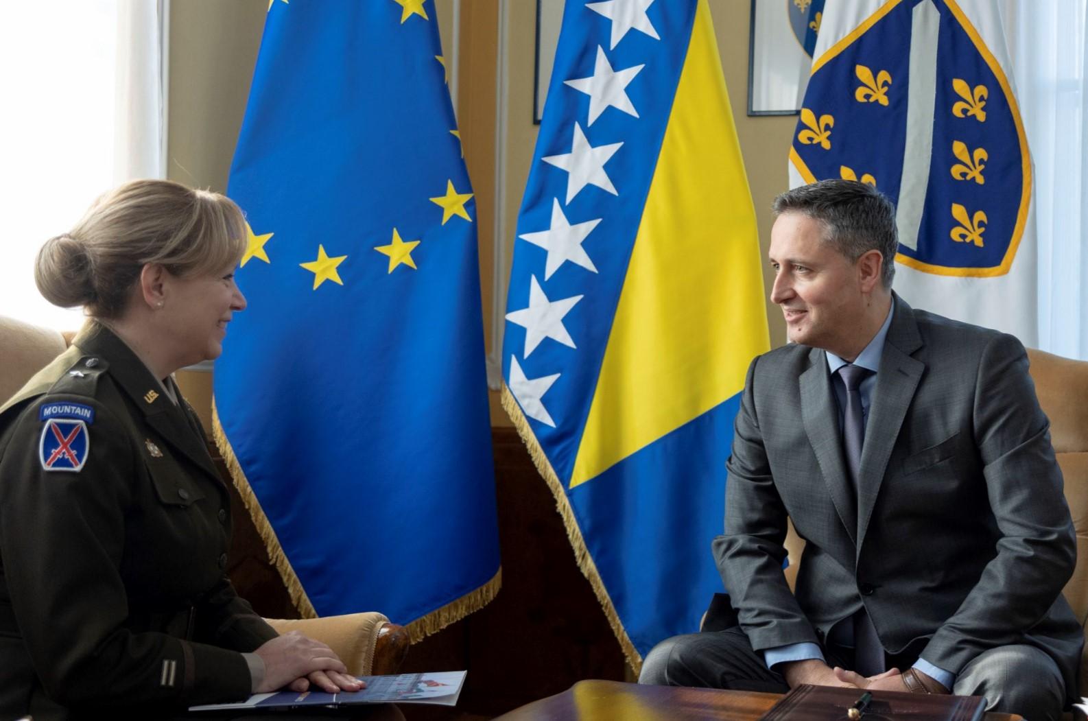 Bećirović i komandantica Pamela Mekgaha: Opredijeljeni smo za intenziviranje NATO integracijskog procesa