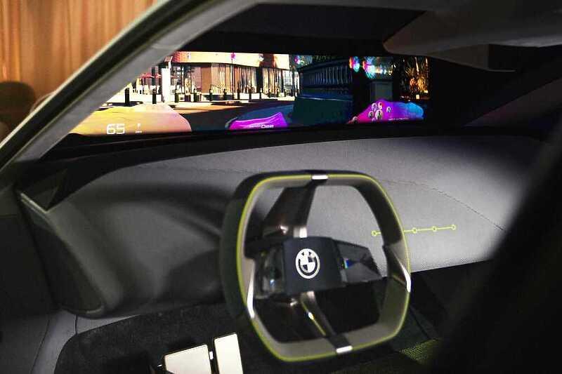 Čelnici BMW-a tvrde: Veliki ekrani će nestati iz automobila