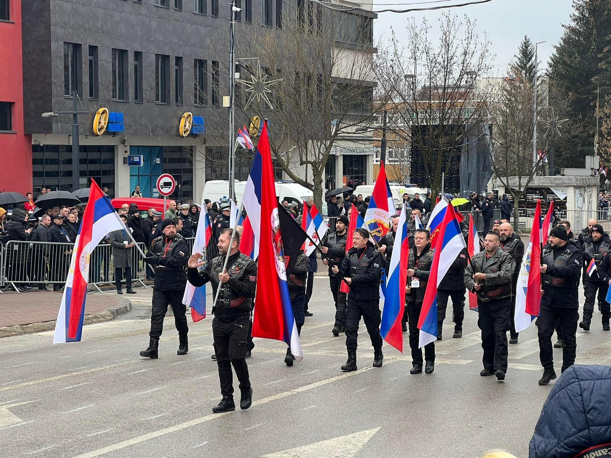 Defileu povodom neustavnog dana RS prisustvovali i Noćni vukovi: Zabranjen im ulaz u BiH