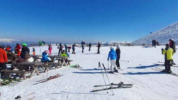 Skijanje i u maju - Avaz